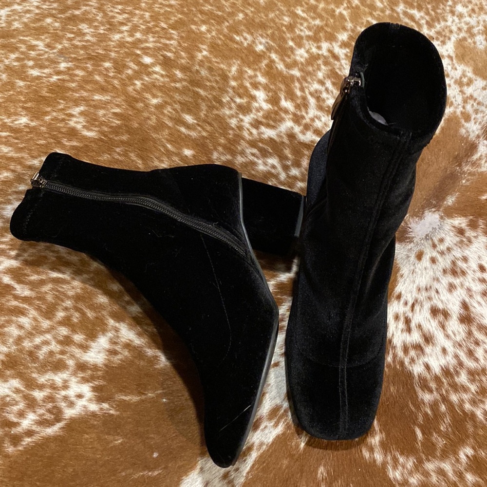 Yuul Yie velvet  Black Booties